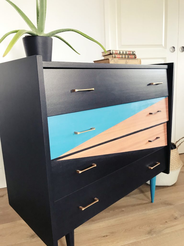 Commode 4 tiroirs, design grahique - KindofWood meubles relooké, upcycling
